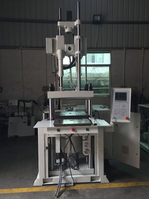 Precision 45T Pionowa Plastic Injection Moulding Machine dla precyzyjnej / dokładnej produkcji