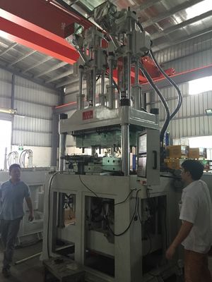 400mm otwarty cios centrum wieżyca Dwie kolory Plastic Injection Moulding Machine 240T JTT2V3R-2400