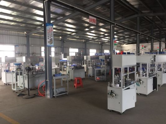 Maszyna do formowania wtryskowego TPU 55T pionowa do produkcji komponentów elektronicznych TPU