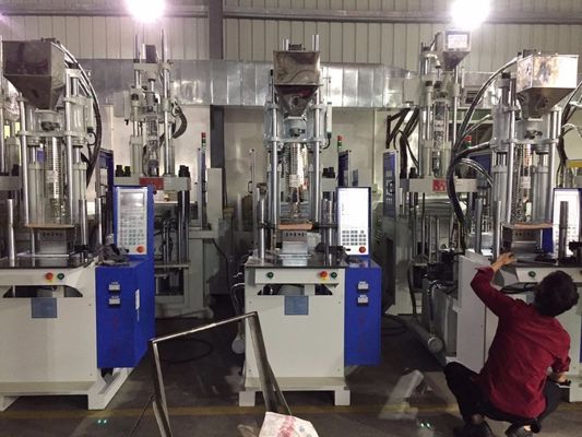Dostosowalna 45T Plastic Fan Injection Moulding Machine Vertical