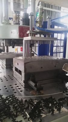 Hydrauliczne obracające się pionowe wtryskowe formowanie 40T 30mm średnica śruby