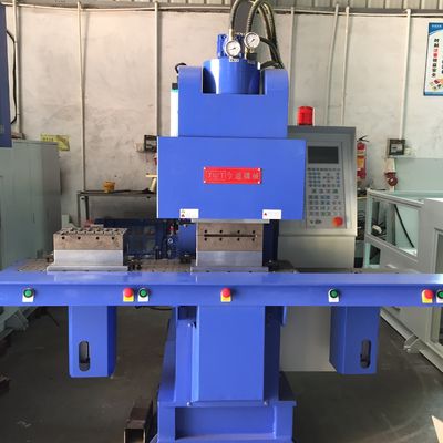 Hydrauliczna podwójna maszynka do formowania wtryskowego 85T 267 Cm3 Teoretyczna objętość strzału