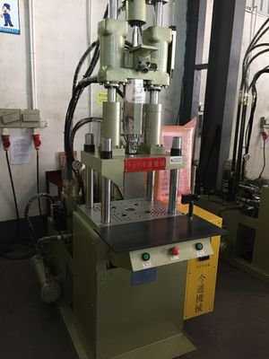 45T Robot Plastic Vertical Injection Moulding Machine Z 45mm Ejector Stroke