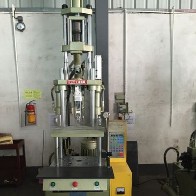 PP Micro Plastic Vertical Injection Moulding Machine 30T z średnicą śruby 20 mm