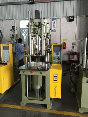 45T Plastic Vertical Injection Moulding Machine 110 Cm3 Teoretyczna objętość strzału dla ochronnika PVC
