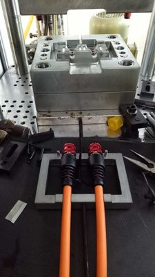 45T Plastic Vertical Injection Moulding Machine 110 Cm3 Teoretyczna objętość strzału dla ochronnika PVC